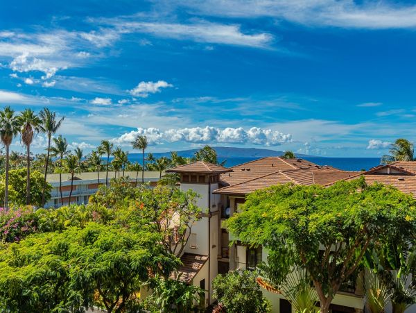 Luxury Maui Condo Elevator, Views Two Bedrooms Plus Separate Den Two Sofa Sleepers