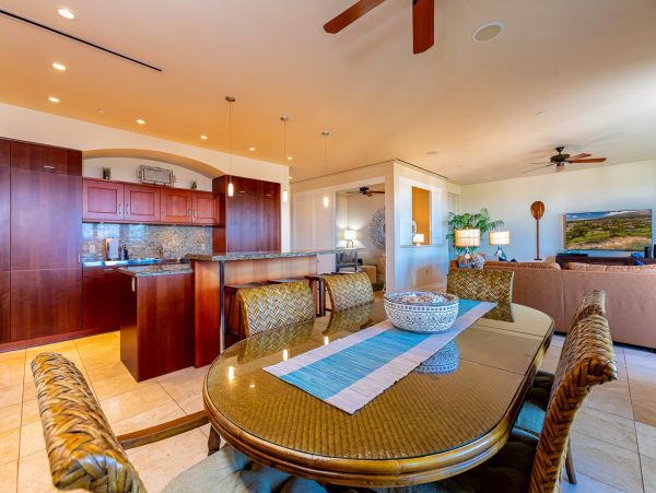 Luxury Maui Condo Elevator, Views Two Bedrooms Plus Separate Den Two Sofa Sleepers