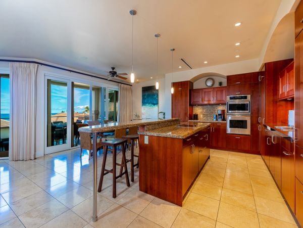 Luxury Maui Condo Elevator, Views Two Bedrooms Plus Separate Den Two Sofa Sleepers