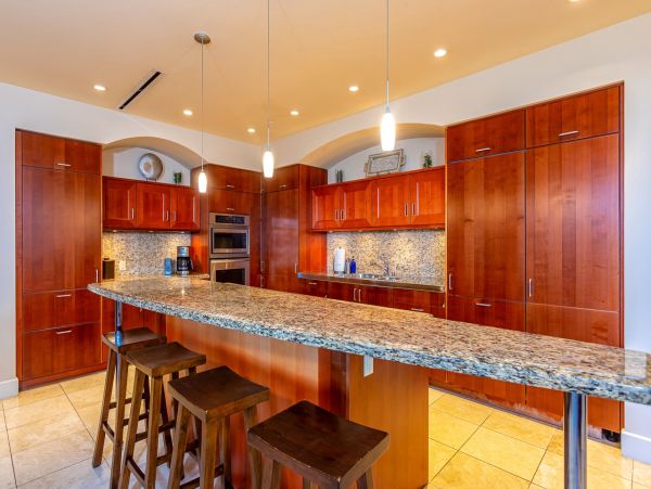 Luxury Maui Condo Elevator, Views Two Bedrooms Plus Separate Den Two Sofa Sleepers