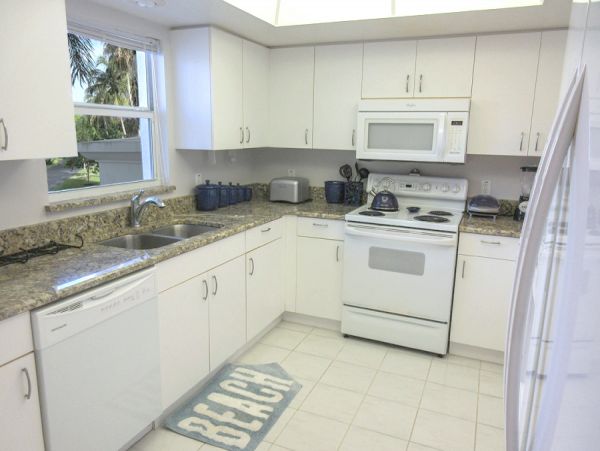 Great Condo Overlooking Estero Bay, Short Walk to Beach