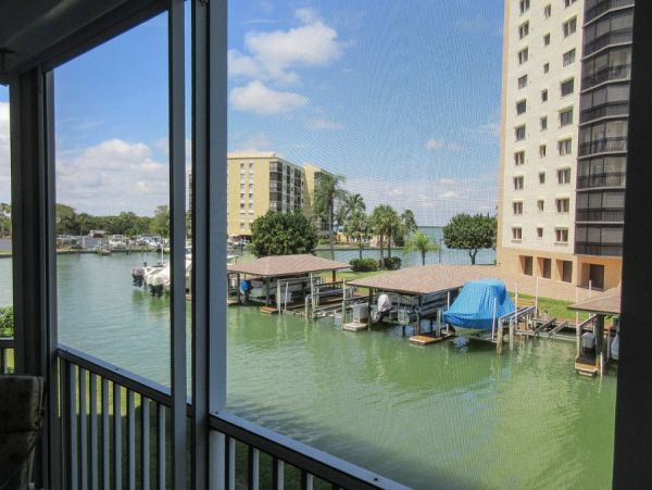 Great Condo Overlooking Estero Bay, Short Walk to Beach