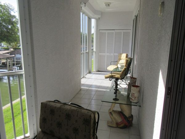 Great Condo Overlooking Estero Bay, Short Walk to Beach