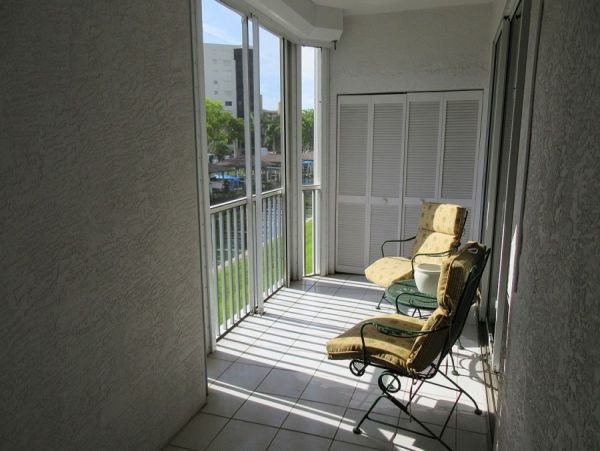 Great Condo Overlooking Estero Bay, Short Walk to Beach