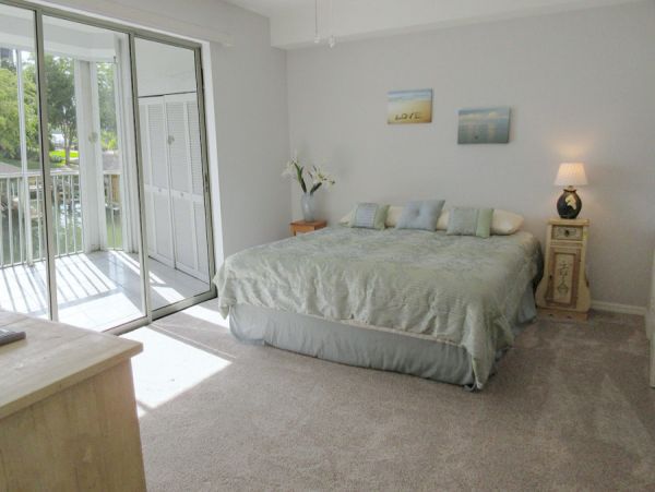 Great Condo Overlooking Estero Bay, Short Walk to Beach
