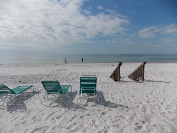 Great Condo Overlooking Estero Bay, Short Walk to Beach