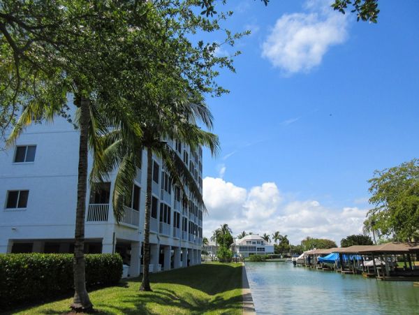 Great Condo Overlooking Estero Bay, Short Walk to Beach