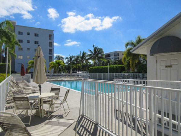 Great Condo Overlooking Estero Bay, Short Walk to Beach