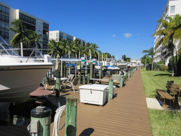Great Condo Overlooking Estero Bay, Short Walk to Beach