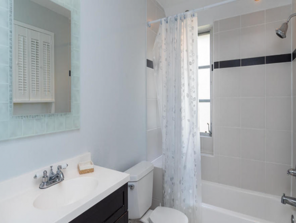 Super Four Bedroom Walk to Beach Home on Anna Maria Island