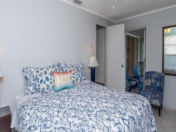 Super Four Bedroom Walk to Beach Home on Anna Maria Island