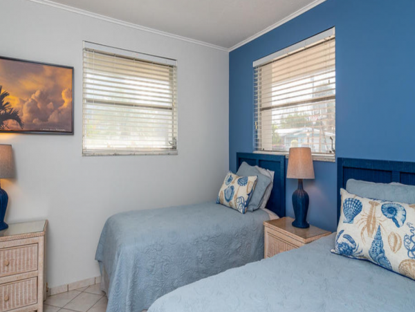 Super Four Bedroom Walk to Beach Home on Anna Maria Island