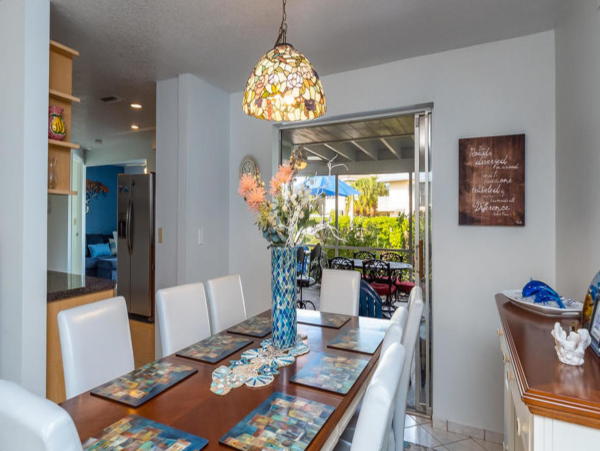 Super Four Bedroom Walk to Beach Home on Anna Maria Island