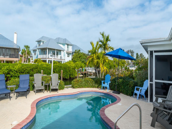 Super Four Bedroom Walk to Beach Home on Anna Maria Island