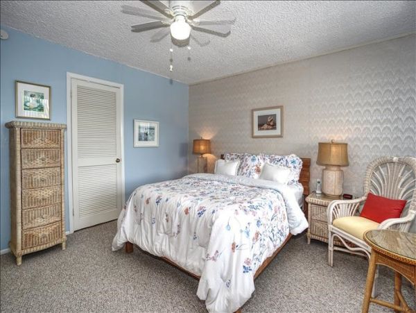 LONGBOAT KEY 1 BEDROOM CONDO ON THE BEACH