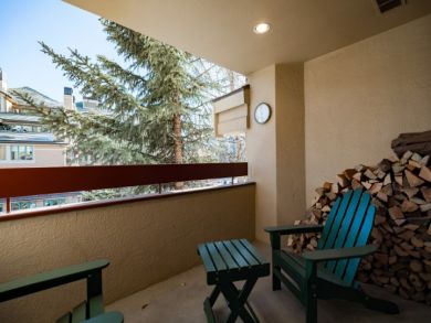 Two Bedroom Ski In Ski Out Condo - Sleeps 8 Guests