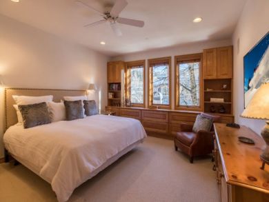 Two Bedroom Ski In Ski Out Condo - Sleeps 8 Guests