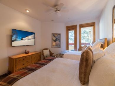 Two Bedroom Ski In Ski Out Condo - Sleeps 8 Guests