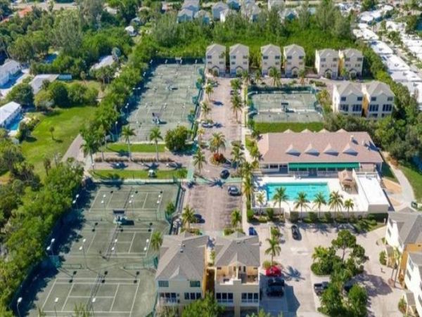 Longboat Key Vacation Townhome Two Bedrooms Sleeps Five