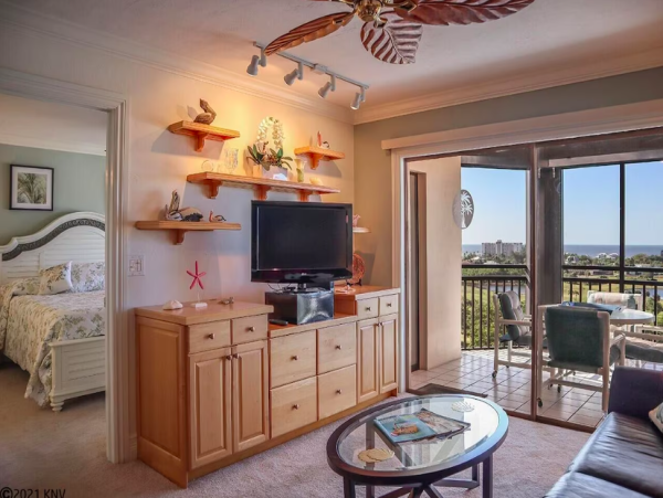 Bay Views & Private Beach Access 2 Bedroom Fort Myers Condo