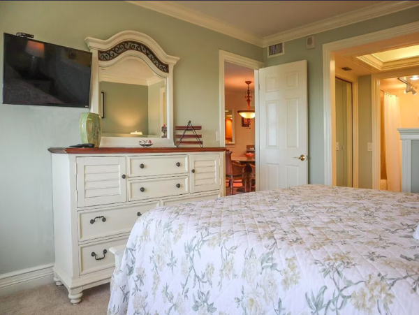 Bay Views & Private Beach Access 2 Bedroom Fort Myers Condo