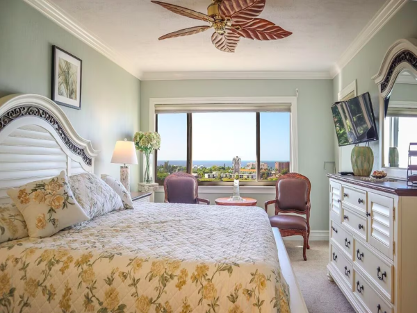 Bay Views & Private Beach Access 2 Bedroom Fort Myers Condo