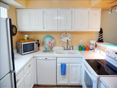 Brandenton Beach Vacation Condo Sleeps Six Guests