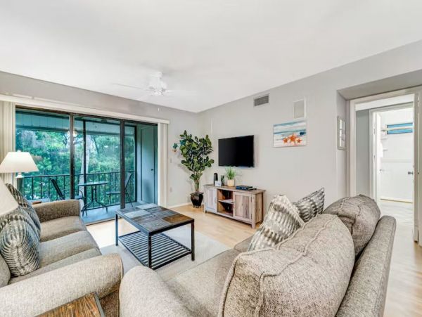 Waterfront Vacation Condo in Bradenton Beach Sleeps 5 Guests