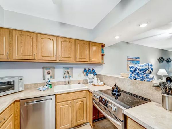Waterfront Vacation Condo in Bradenton Beach Sleeps 5 Guests