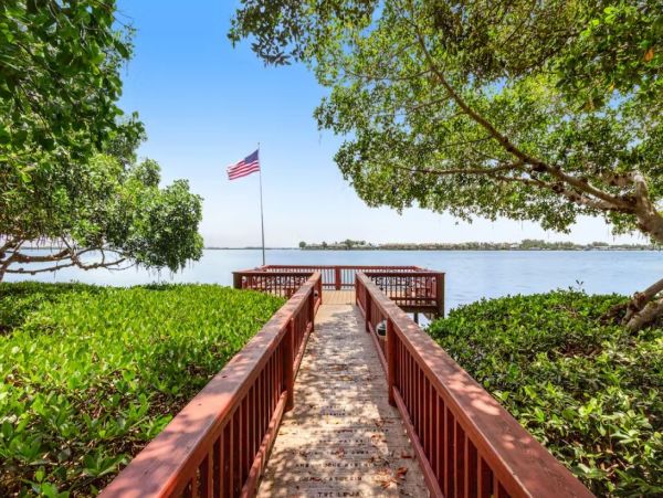 Waterfront Vacation Condo in Bradenton Beach Sleeps 5 Guests