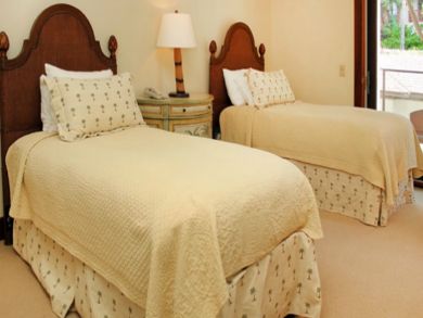 Bedroom 3 with twin beds
