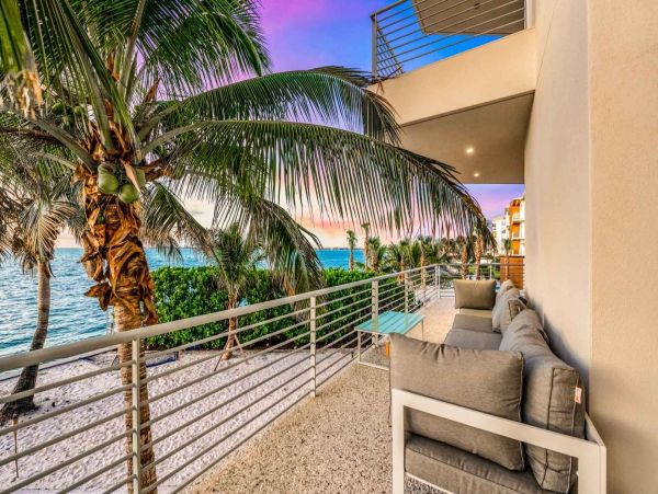 Siesta Key Luxury Vacation Rental | Gulf-Front 5 Bedroom with Pool