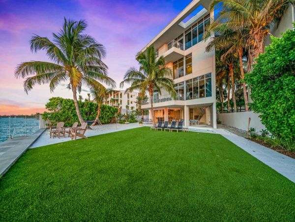 Siesta Key Luxury Vacation Rental | Gulf-Front 5 Bedroom with Pool