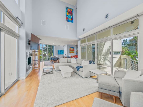 Siesta Key Luxury Vacation Rental | Gulf-Front 5 Bedroom with Pool