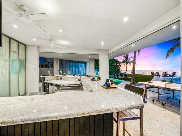 Siesta Key Luxury Vacation Rental | Gulf-Front 5 Bedroom with Pool