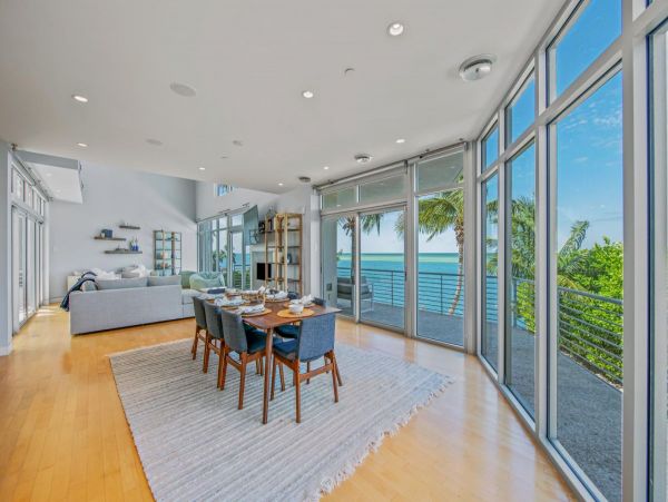 Siesta Key Luxury Vacation Rental | Gulf-Front 5 Bedroom with Pool