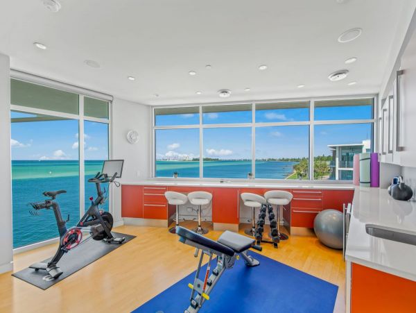 Siesta Key Luxury Vacation Rental | Gulf-Front 5 Bedroom with Pool
