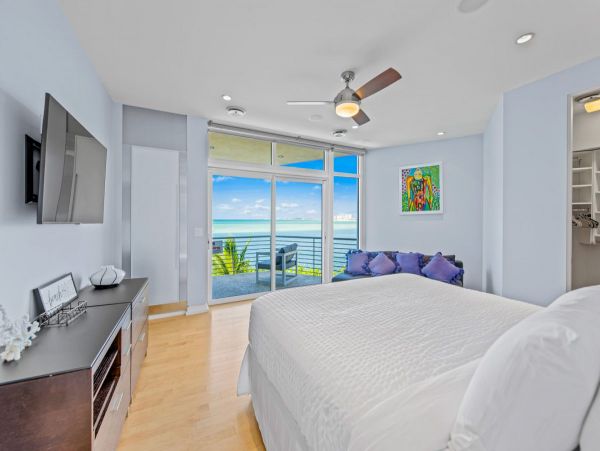 Siesta Key Luxury Vacation Rental | Gulf-Front 5 Bedroom with Pool