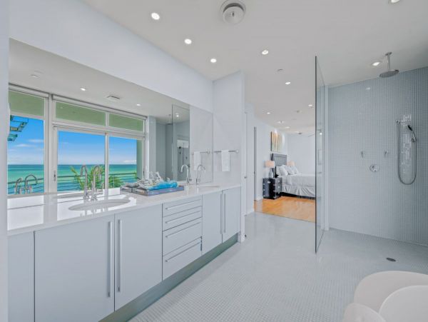 Siesta Key Luxury Vacation Rental | Gulf-Front 5 Bedroom with Pool