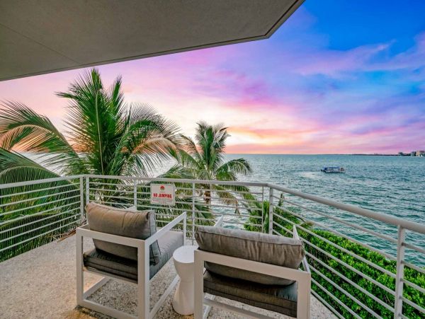 Siesta Key Luxury Vacation Rental | Gulf-Front 5 Bedroom with Pool