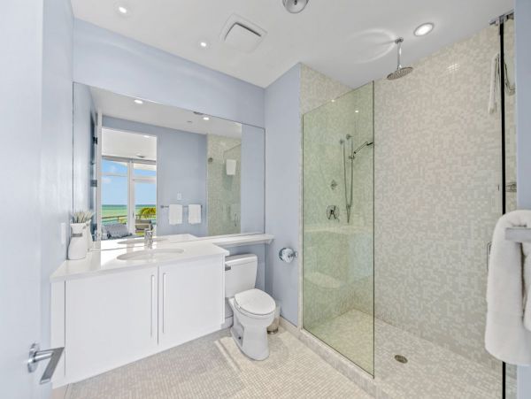 Siesta Key Luxury Vacation Rental | Gulf-Front 5 Bedroom with Pool