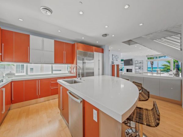 Siesta Key Luxury Vacation Rental | Gulf-Front 5 Bedroom with Pool