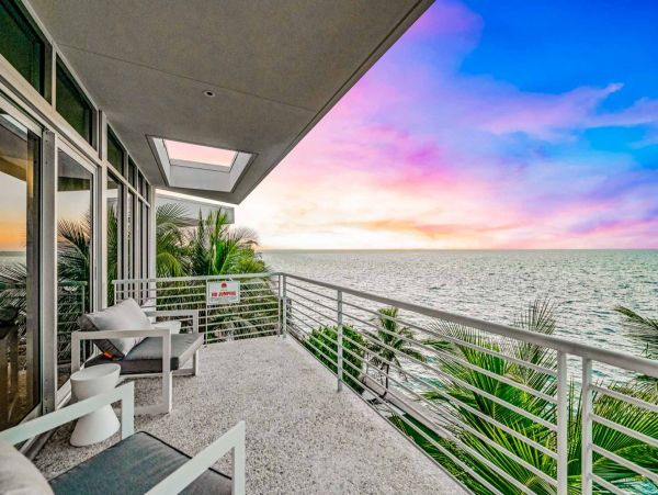 Siesta Key Luxury Vacation Rental | Gulf-Front 5 Bedroom with Pool