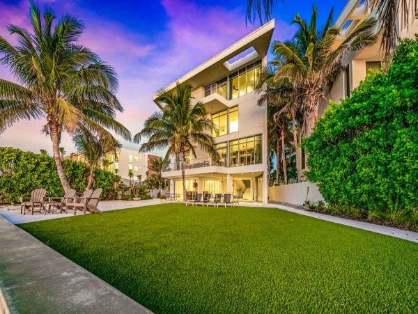 Siesta Key Luxury Vacation Rental | Gulf-Front 5 Bedroom with Pool