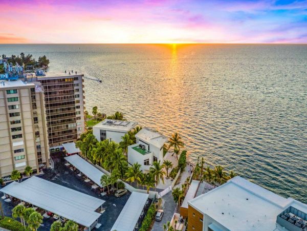 Siesta Key Luxury Vacation Rental | Gulf-Front 5 Bedroom with Pool