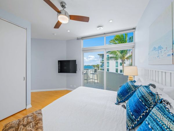 Siesta Key Luxury Vacation Rental | Gulf-Front 5 Bedroom with Pool