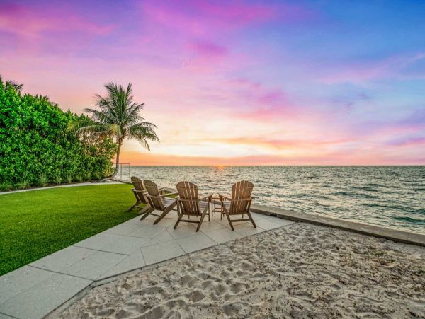 Siesta Key Luxury Vacation Rental | Gulf-Front 5 Bedroom with Pool