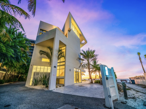 Siesta Key Luxury Vacation Rental | Gulf-Front 5 Bedroom with Pool