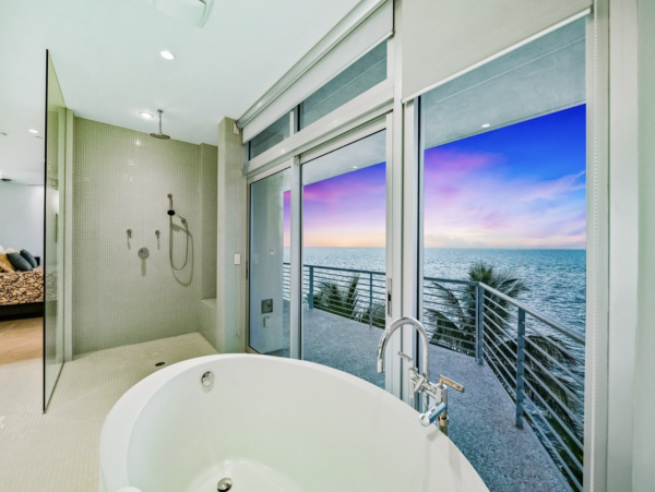 Siesta Key Luxury Vacation Rental | Gulf-Front 5 Bedroom with Pool