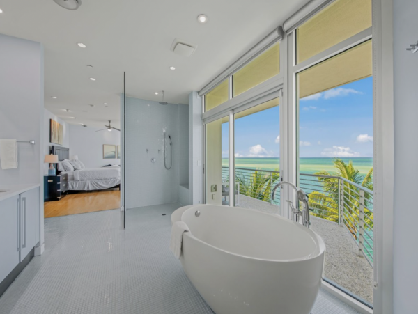 Siesta Key Luxury Vacation Rental | Gulf-Front 5 Bedroom with Pool
